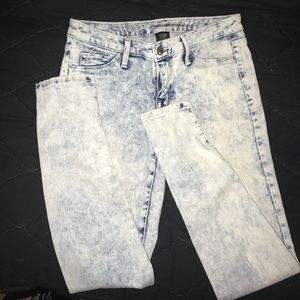 MINERAL WASH JEANS